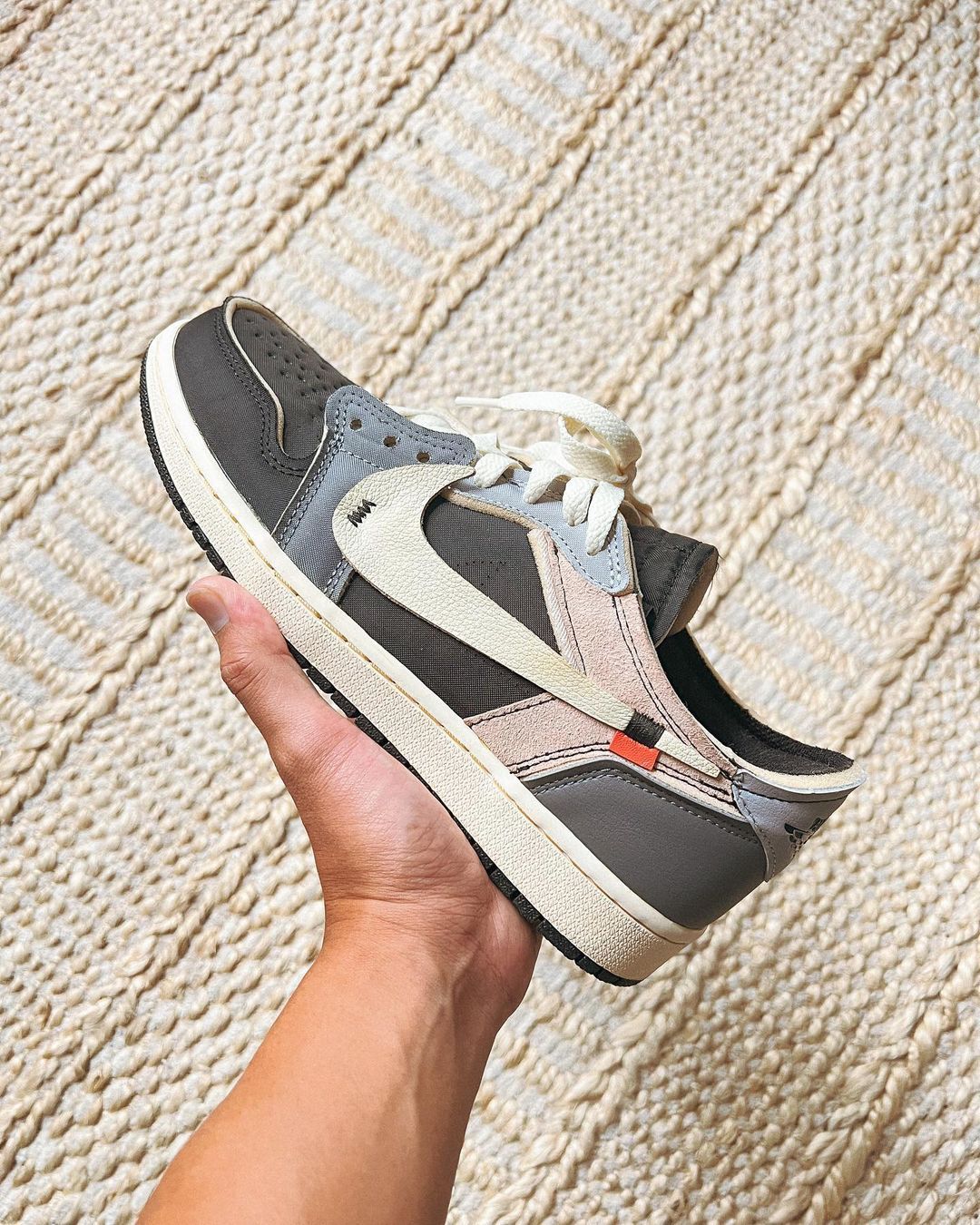 chefhuyle 致敬 Virgil!OW x AJ1 又双叒来了! chefhuyle 致敬 Virgil!OW x AJ1 又双叒来了!