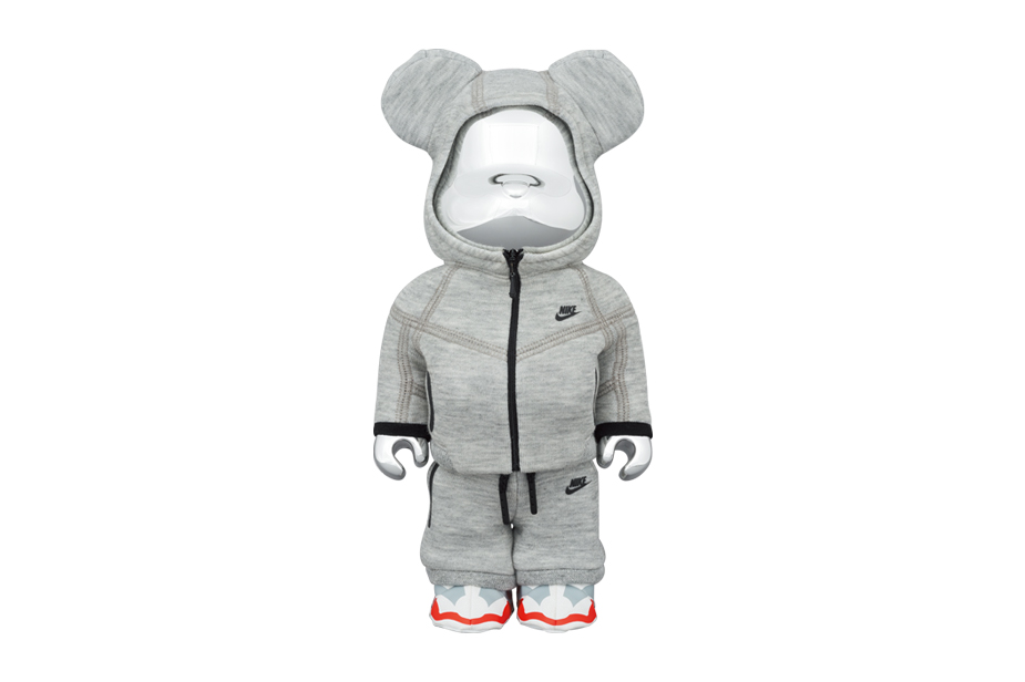 BE@RBRICK,Tech Fleece,Nike 看着就不便宜!穿 Nike 运动服的 BE@RBRICK 有点小帅! BE@RBRICK,Tech Fleece,Nike 看着就不便宜!穿 Nike 运动服的 BE@RBRICK 有点小帅!