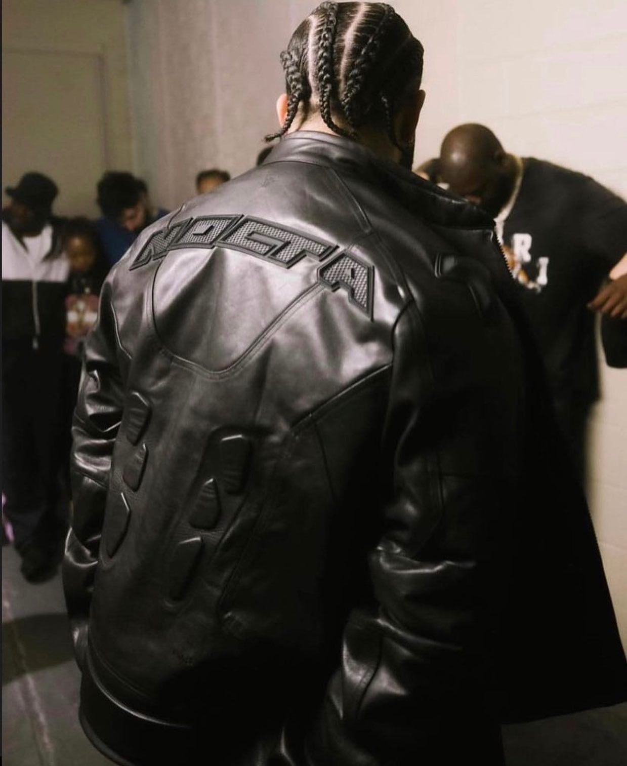 NOCTA,Nike Leather Jacket Drake 亲晒 NOCTA 皮夹克!这颜值你打几分? NOCTA,Nike Leather Jacket Drake 亲晒 NOCTA 皮夹克!这颜值你打几分?