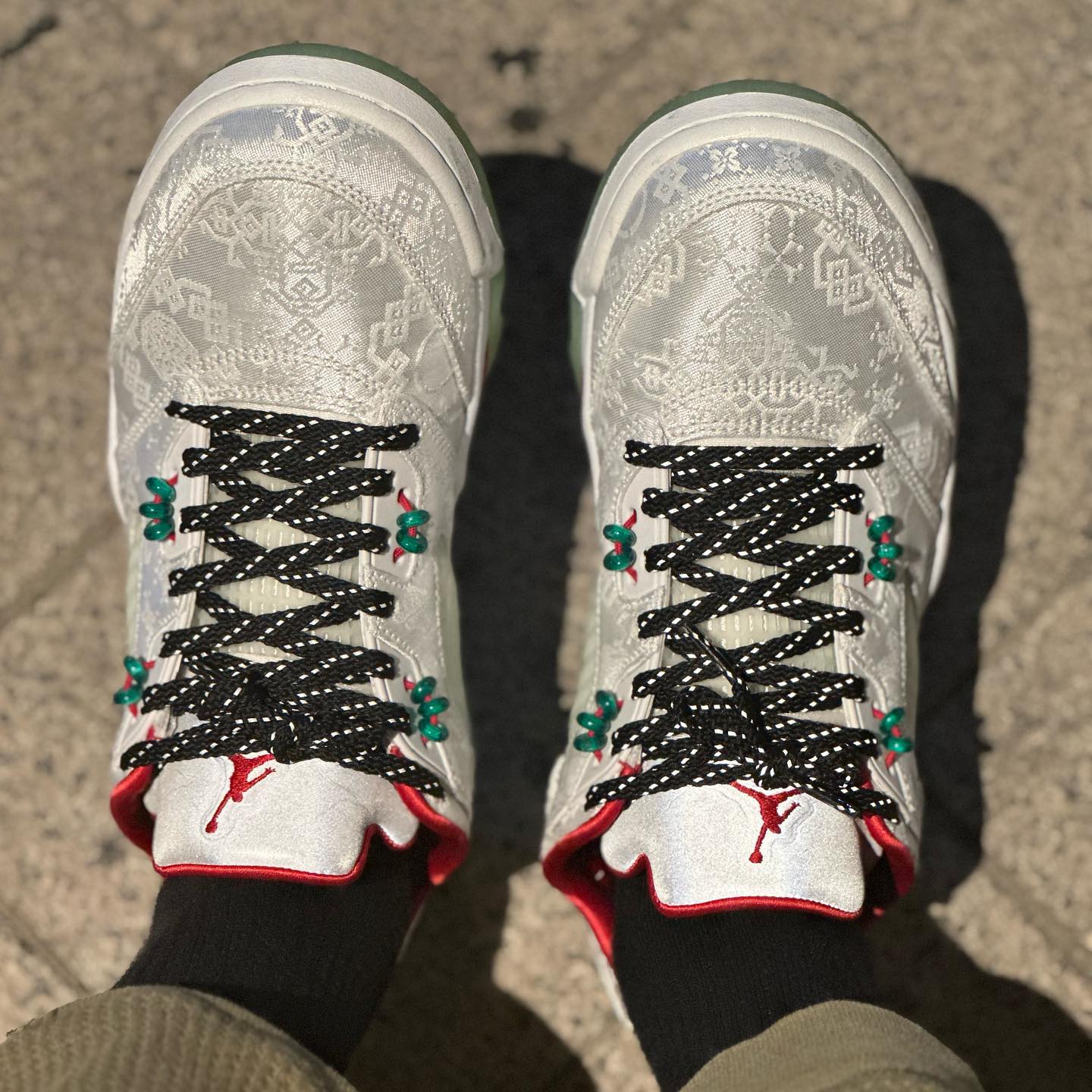 白丝绸,Air Jordan 5 Low,CLOT,AJ5 冠希抢先上脚!限量 250 的「白丝绸」AJ5 确实有点帅 ! 白丝绸,Air Jordan 5 Low,CLOT,AJ5 冠希抢先上脚!限量 250 的「白丝绸」AJ5 确实有点帅 !