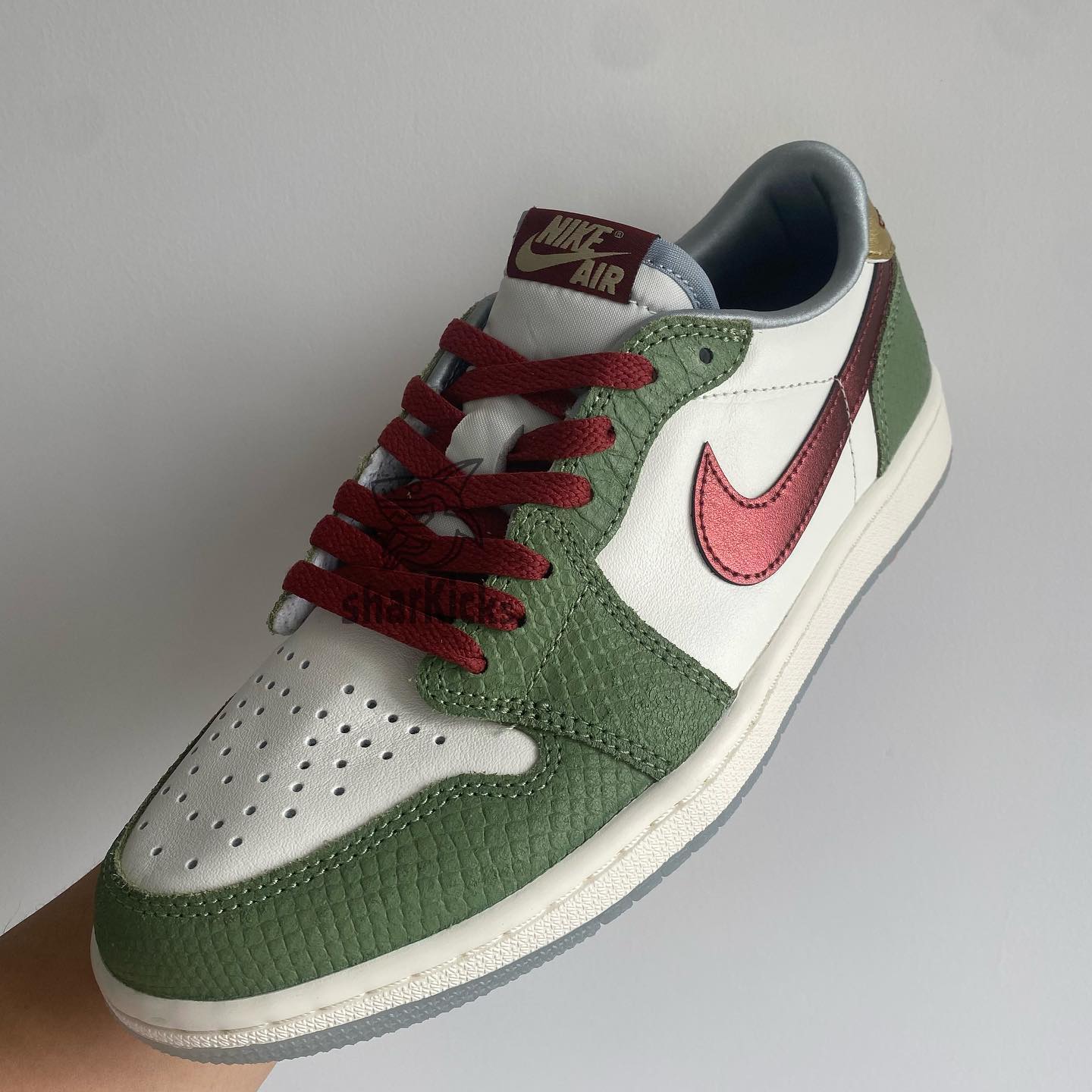 Air Jordan 1 Low OG,Year of th 「龙年」AJ1 实物泄露!不会又是超限量吧! Air Jordan 1 Low OG,Year of th 「龙年」AJ1 实物泄露!不会又是超限量吧!