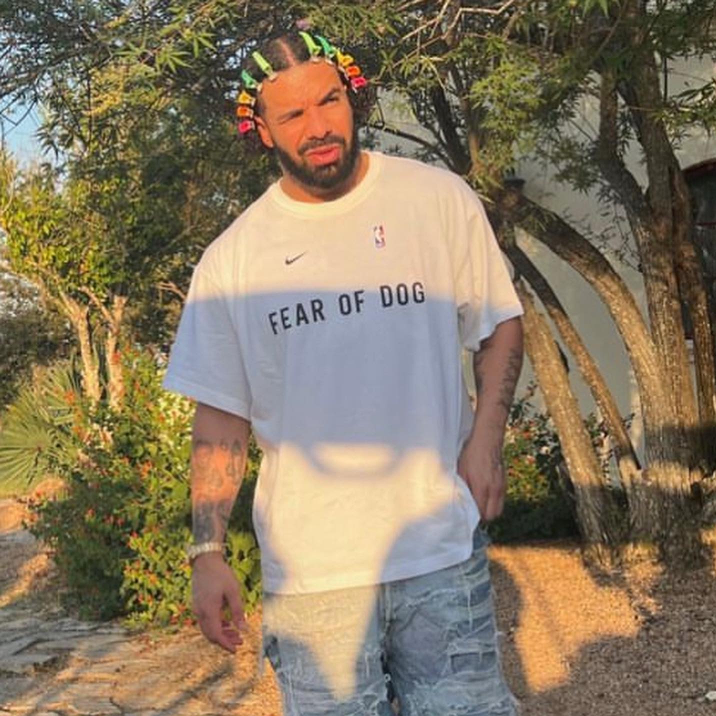 Drake,Jerry Lorenzo,adidas,Nik 这次有点狠!Drake 贴脸开大,上身「Fear of Dog」! Drake,Jerry Lorenzo,adidas,Nik 这次有点狠!Drake 贴脸开大,上身「Fear of Dog」!