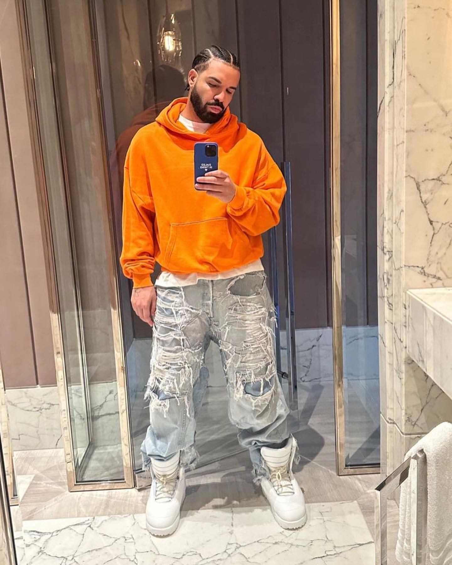 Drake,PDF CHANNEL 破案了!Drake 总穿的面包鞋居然是... Drake,PDF CHANNEL 破案了!Drake 总穿的面包鞋居然是...