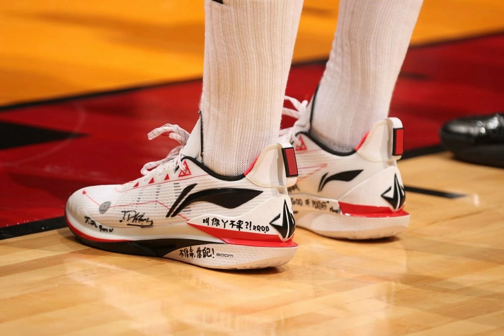 NBA,詹姆斯,德罗赞,东契奇,库里,UA,Nike,Air NBA 球鞋合集!巴特勒居然上脚 “吴悠亲签”! NBA,詹姆斯,德罗赞,东契奇,库里,UA,Nike,Air NBA 球鞋合集!巴特勒居然上脚 “吴悠亲签”!