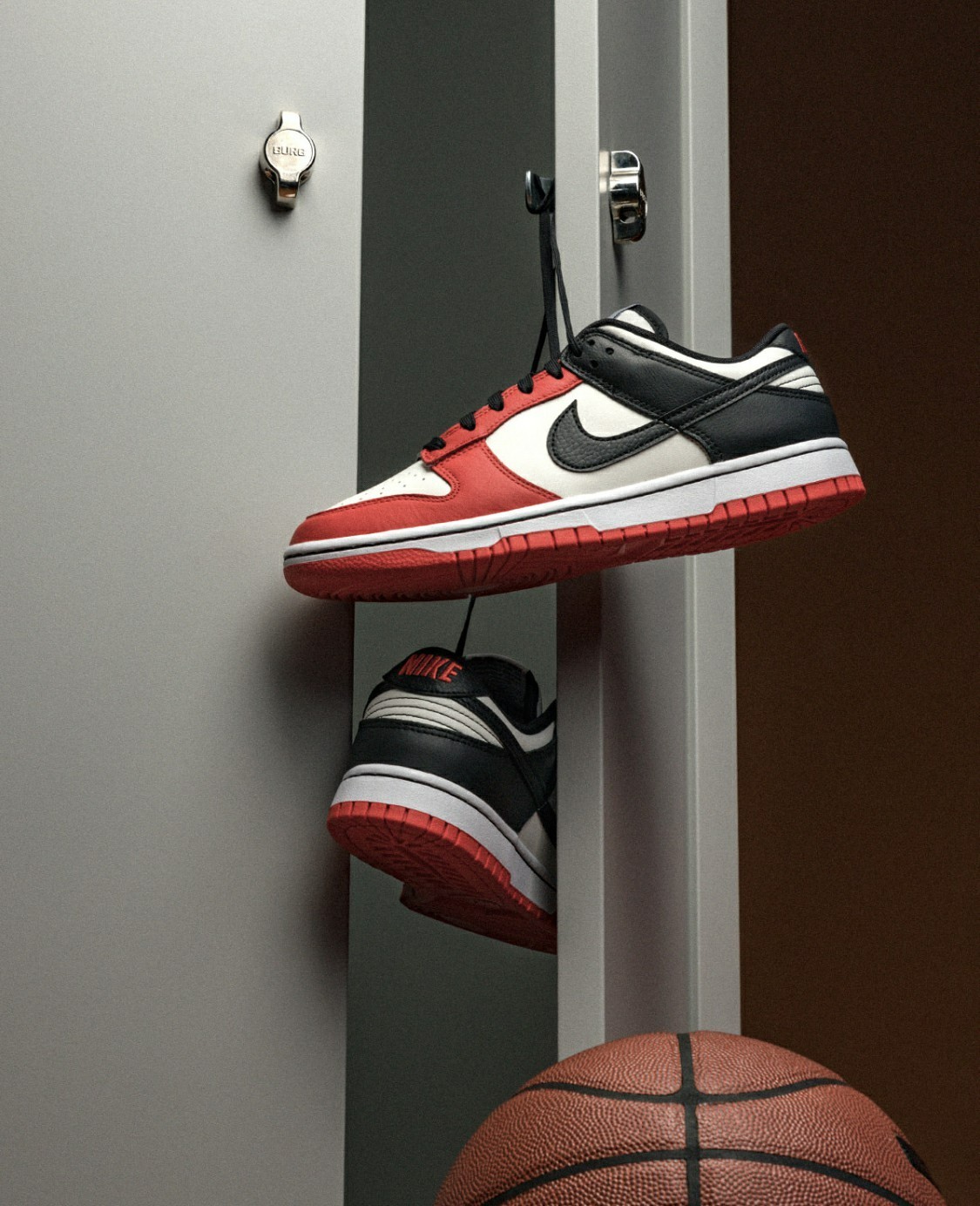 NBA,Nike,Dunk Low EMB,fragment 离谱!这 10 双「联名球鞋」只要几百块!居然还有芝加哥、藤原浩! NBA,Nike,Dunk Low EMB,fragment 离谱!这 10 双「联名球鞋」只要几百块!居然还有芝加哥、藤原浩!