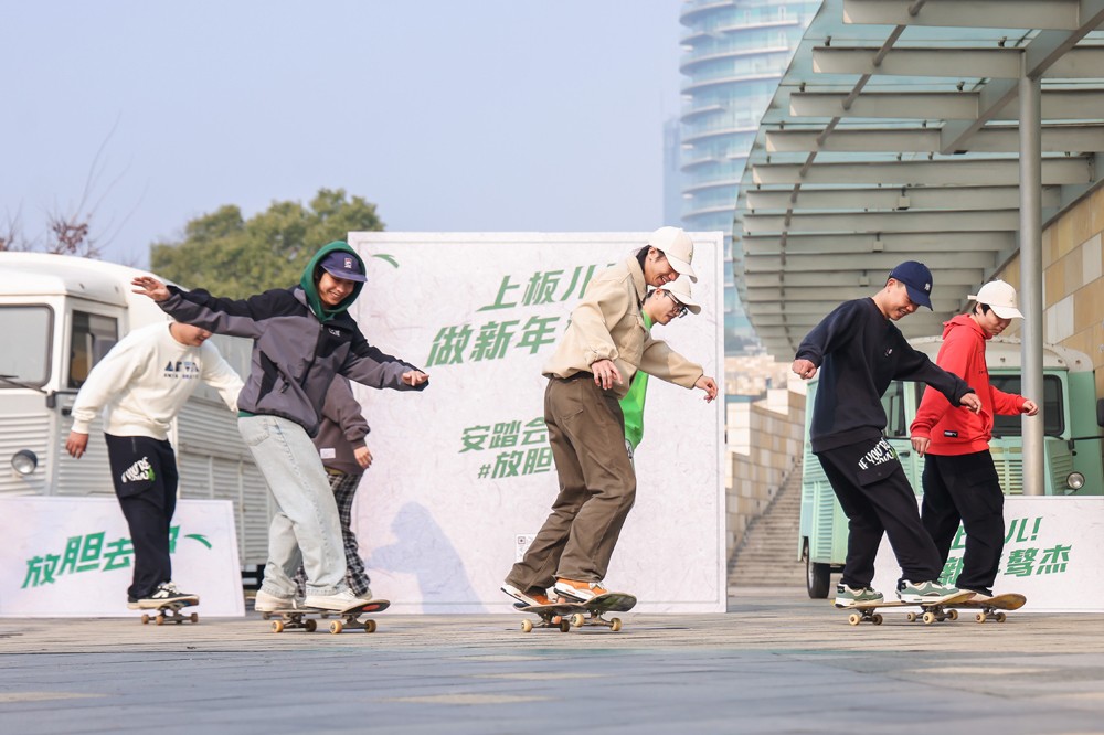 安踏,骜杰,王一博 王一博同款板鞋上架!标配就是特殊鞋盒! 安踏,骜杰,王一博 王一博同款板鞋上架!标配就是特殊鞋盒!