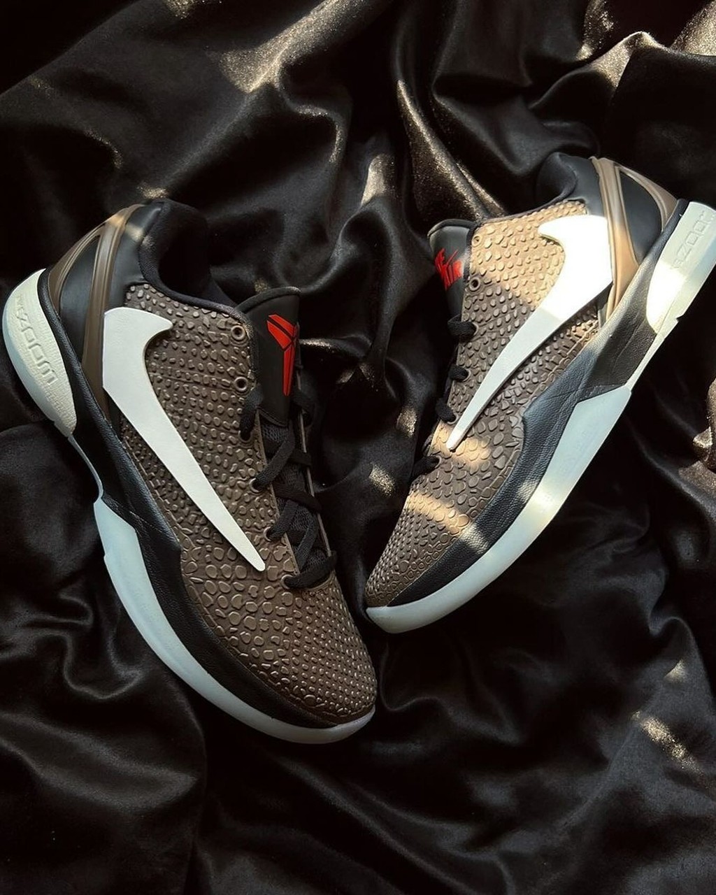 Travis Scott,Kobe,Nike,Kobe 6 倒钩 Kobe 6 长什么样?今天终于见到了! Travis Scott,Kobe,Nike,Kobe 6 倒钩 Kobe 6 长什么样?今天终于见到了!