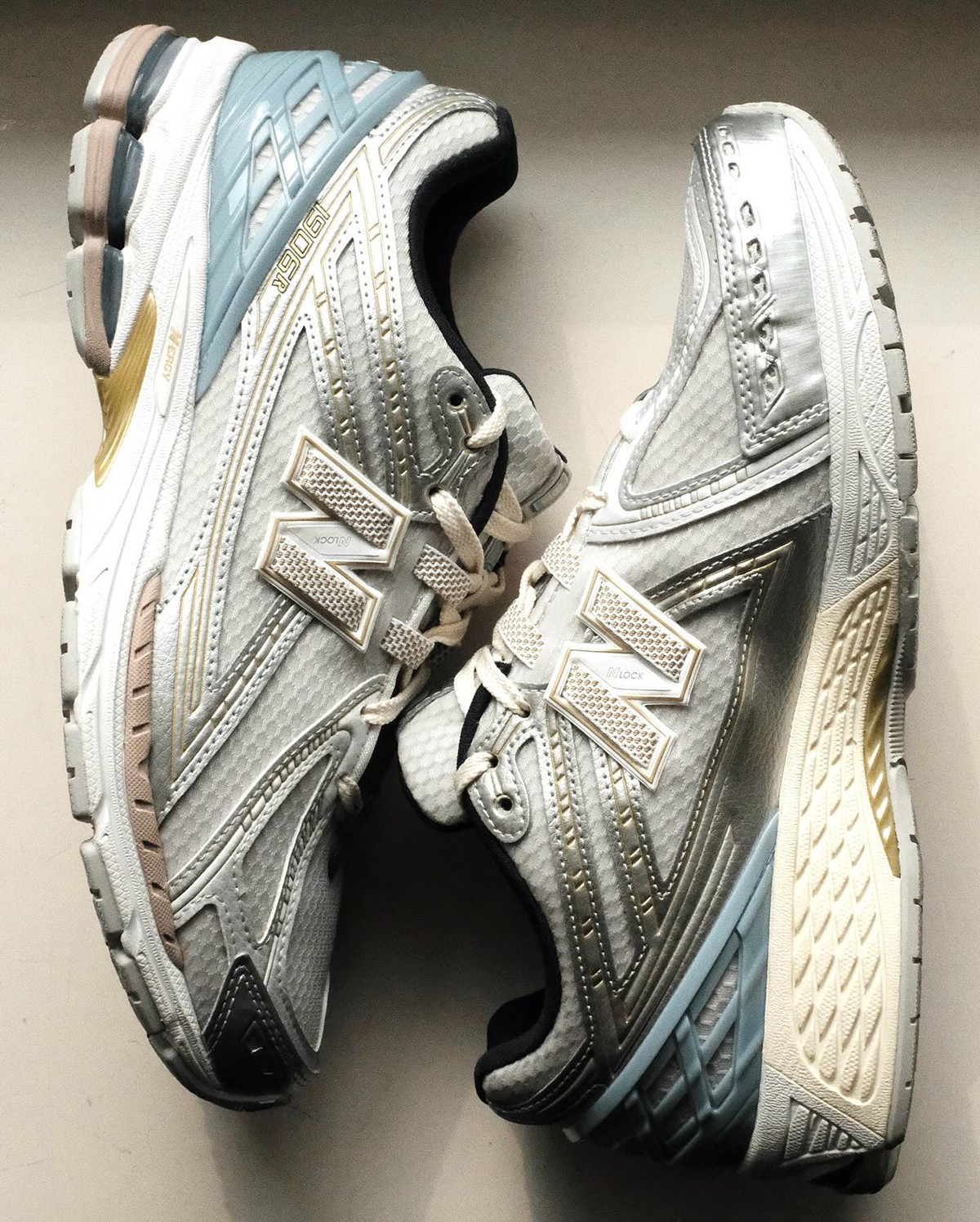 KITH,New Balance 1906R 熟悉的简约画风!KITH x NB 联名新鞋即将登场! KITH,New Balance 1906R 熟悉的简约画风!KITH x NB 联名新鞋即将登场!