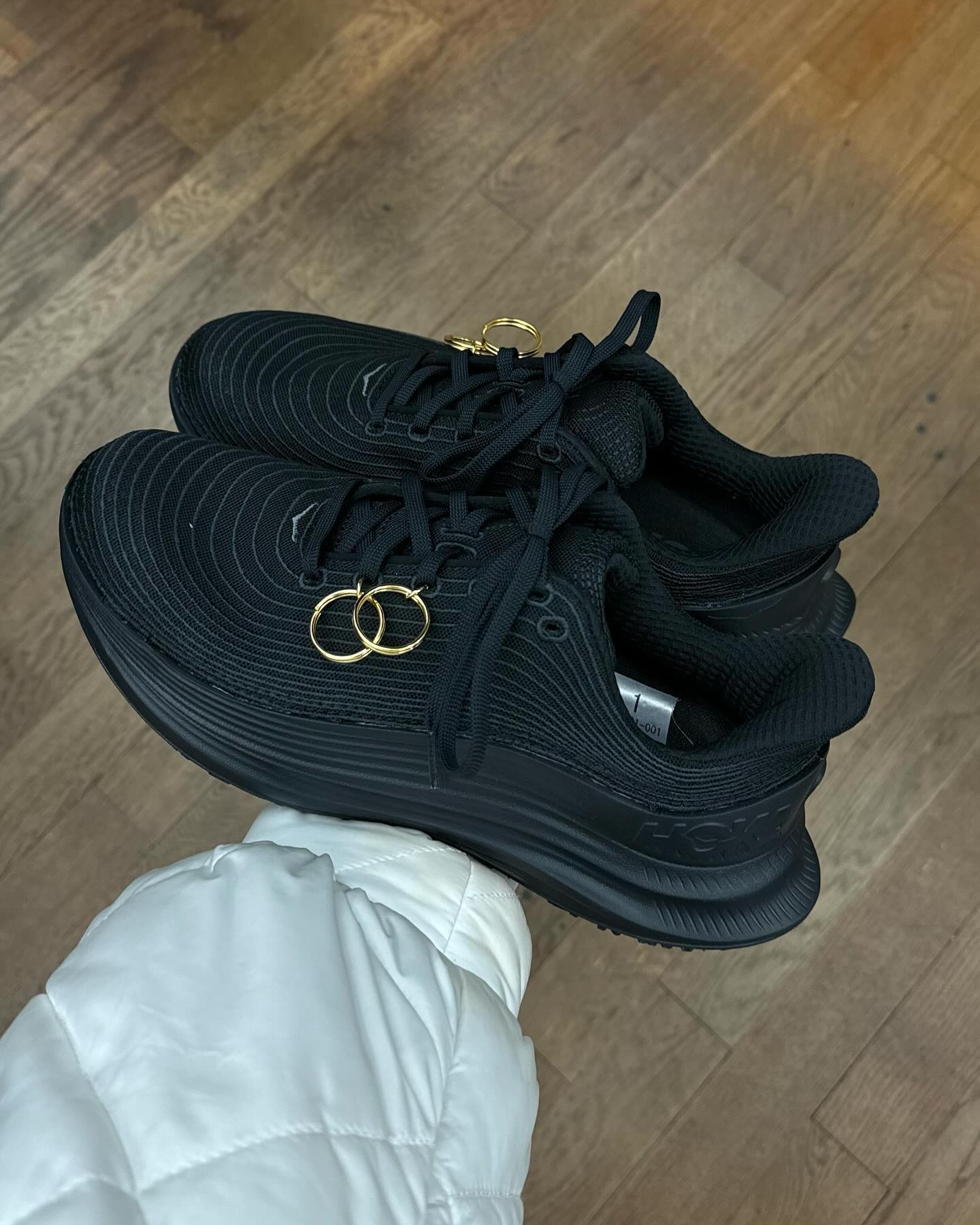 BLACK,COMME des GARÇONS,HOKA T 黑武士装扮!CDG x HOKA 联名实物曝光! BLACK,COMME des GARÇONS,HOKA T 黑武士装扮!CDG x HOKA 联名实物曝光!
