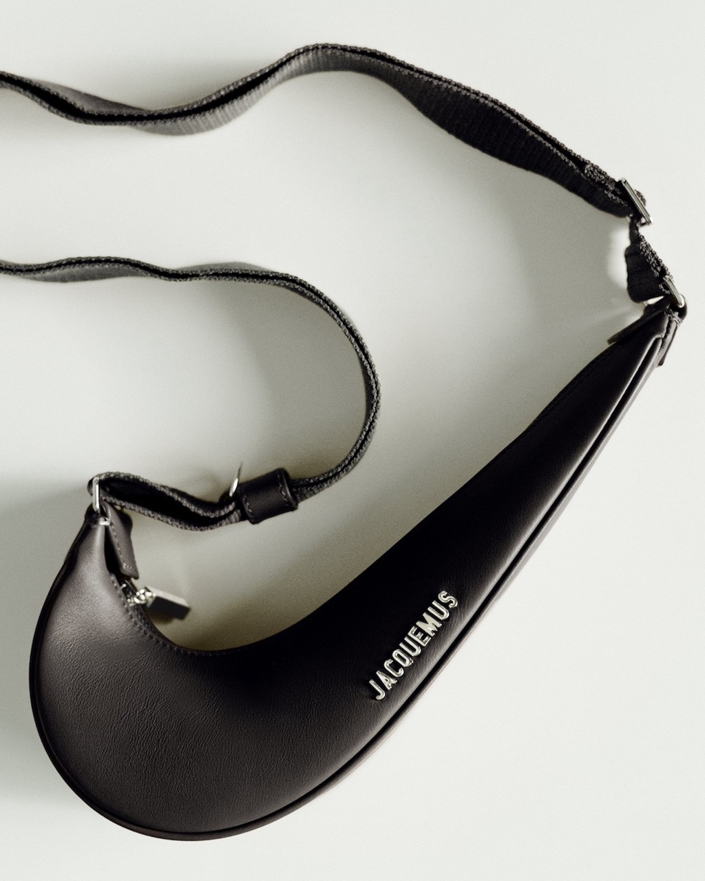 Swoosh Bag,Nike,Jacquemus 今年最抽象 Nike 联名?简直是「钩粉必备」! Swoosh Bag,Nike,Jacquemus 今年最抽象 Nike 联名?简直是「钩粉必备」!