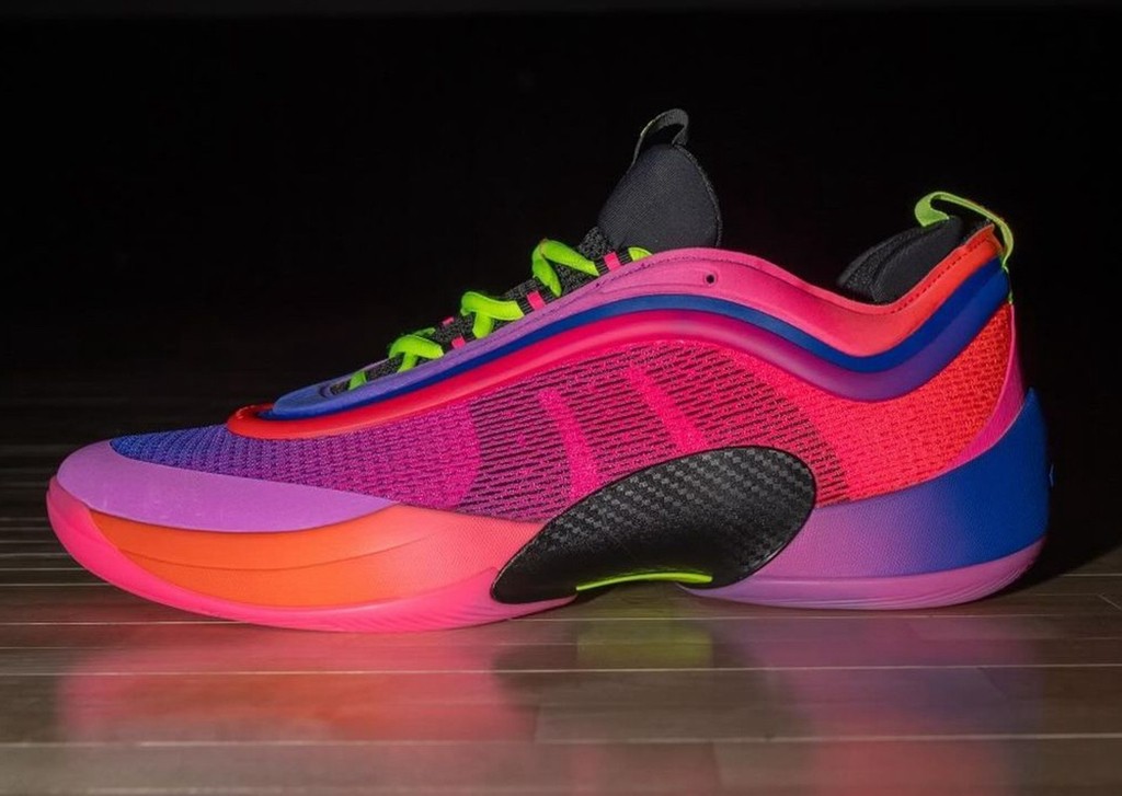adidas,DON Issue 6,Multi-Color 骚气值拉满!这双「米切尔 6 代」太炫了! adidas,DON Issue 6,Multi-Color 骚气值拉满!这双「米切尔 6 代」太炫了!