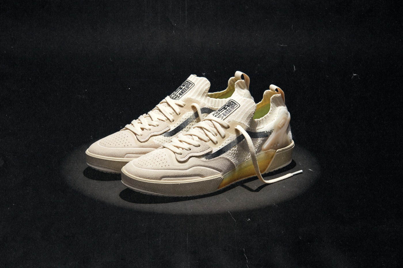 Vans,AVE 2.0 堆料到极致的 Vans 见过吗?全新 AVE 2.0 明天登场! Vans,AVE 2.0 堆料到极致的 Vans 见过吗?全新 AVE 2.0 明天登场!