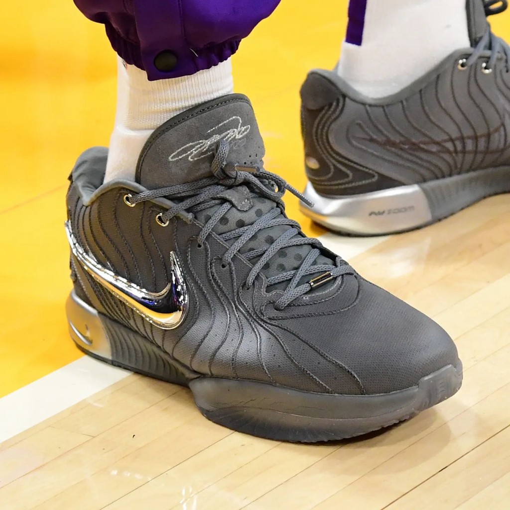Nike,LeBron 21,Cool Grey,HF535 詹姆斯亲穿的酷灰 LBJ21 来了!只可惜国内不好买… Nike,LeBron 21,Cool Grey,HF535 詹姆斯亲穿的酷灰 LBJ21 来了!只可惜国内不好买…