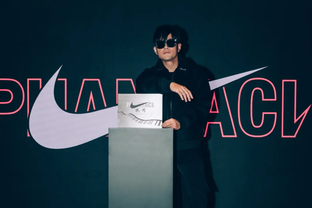 PHANTACi,周杰伦,HJ3966-110,Air Ma 可能是本月最火的 Nike 新鞋!还没发售 DJ SODA 就上脚了... PHANTACi,周杰伦,HJ3966-110,Air Ma 可能是本月最火的 Nike 新鞋!还没发售 DJ SODA 就上脚了...