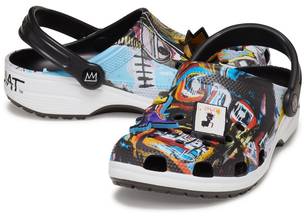 Crocs,Artestar,Basquiat,洞洞鞋 致敬街头涂鸦艺术!巴斯奎特 x Crocs 联名现已登场! Crocs,Artestar,Basquiat,洞洞鞋 致敬街头涂鸦艺术!巴斯奎特 x Crocs 联名现已登场!