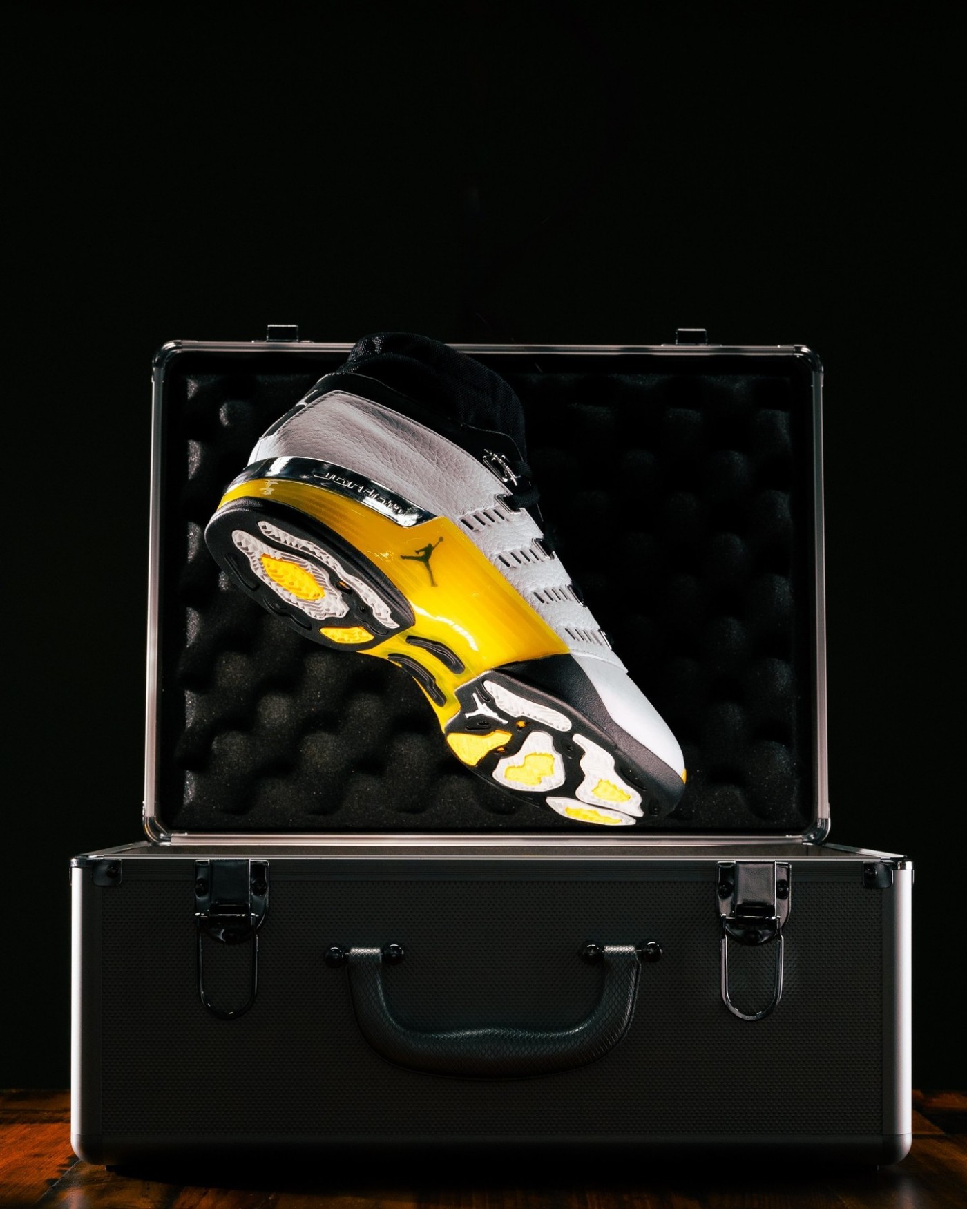 Air Jordan 17 Low SP,AJ17,AJ17 国内定价你猜对了么?手提箱 AJ17 Low 更多消息曝光! Air Jordan 17 Low SP,AJ17,AJ17 国内定价你猜对了么?手提箱 AJ17 Low 更多消息曝光!