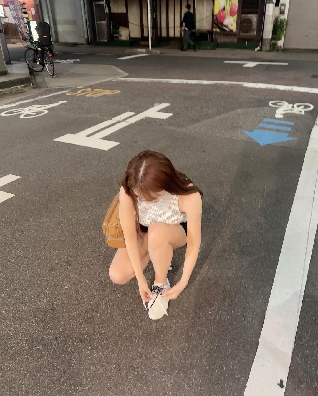 Adrianne Ho,姜泰莉,三上悠亚 一个露腿晒,一个大尺度!「Soda 闺蜜、三上悠亚」撞鞋,这双你认识吗? Adrianne Ho,姜泰莉,三上悠亚 一个露腿晒,一个大尺度!「Soda 闺蜜、三上悠亚」撞鞋,这双你认识吗?