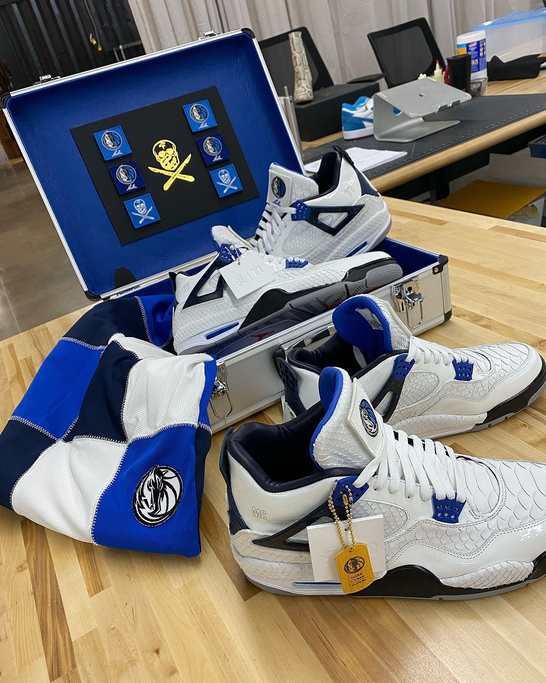 AJ,Air Jordan 4,THE SURGEON 蟒纹 + 漆皮!「东契奇 AJ4」 太华丽了! AJ,Air Jordan 4,THE SURGEON 蟒纹 + 漆皮!「东契奇 AJ4」 太华丽了!