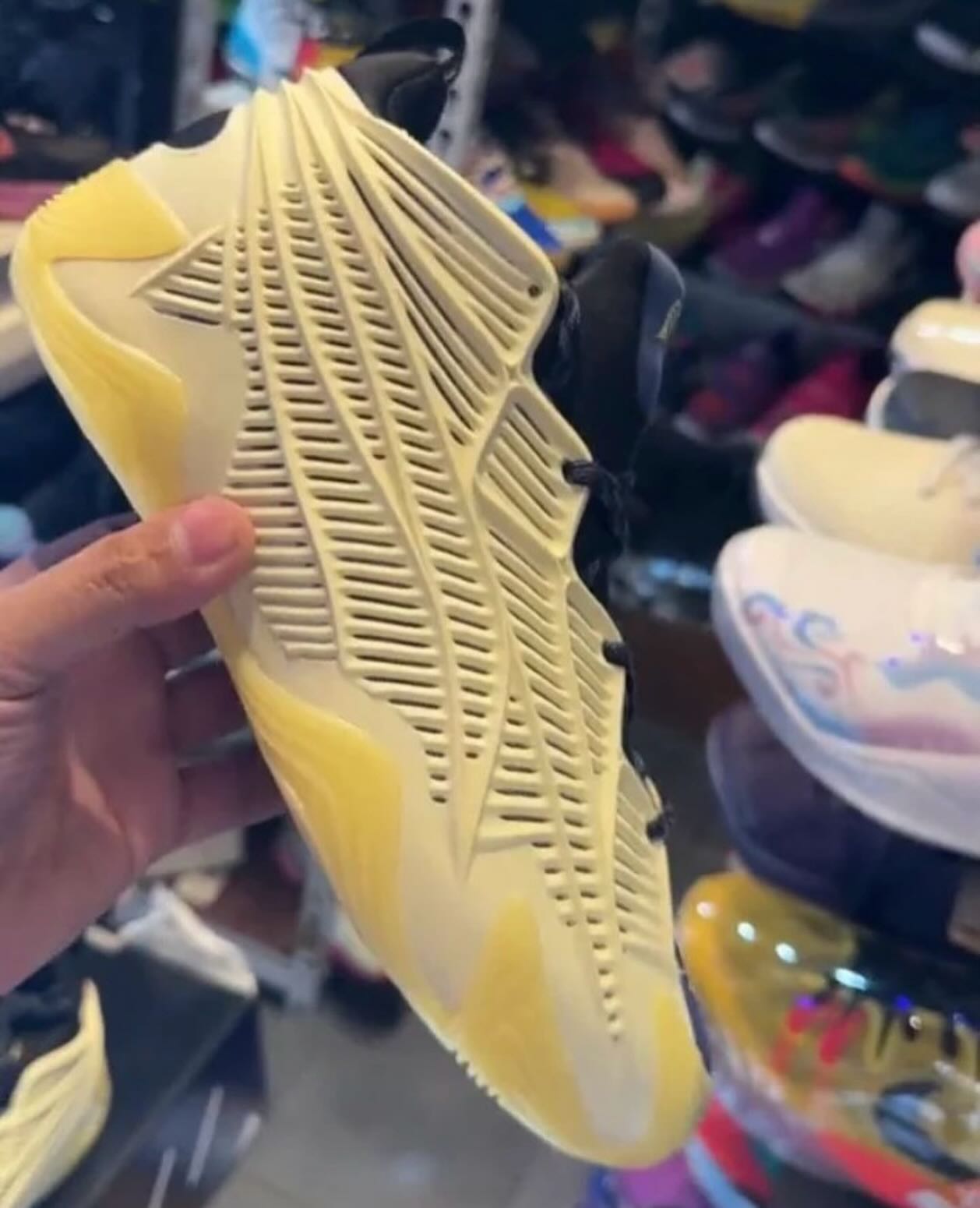adidas,AE 华子「神秘新鞋」实物泄露!造型更科幻了! adidas,AE 华子「神秘新鞋」实物泄露!造型更科幻了!