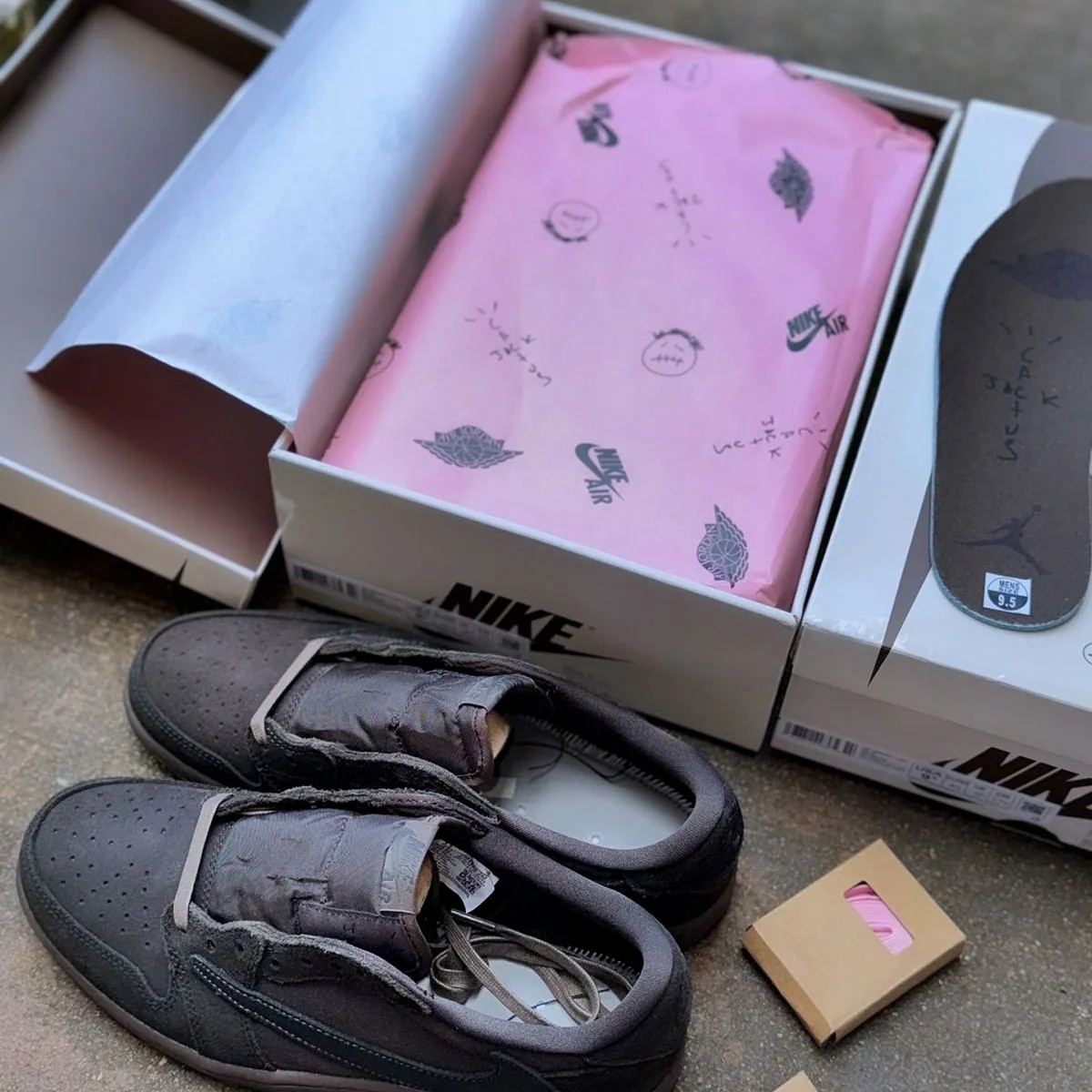 Travis Scott,AJ,TS,DM7866-202, 不多见的「纯色倒钩 AJ1」!日期提前了! Travis Scott,AJ,TS,DM7866-202, 不多见的「纯色倒钩 AJ1」!日期提前了!