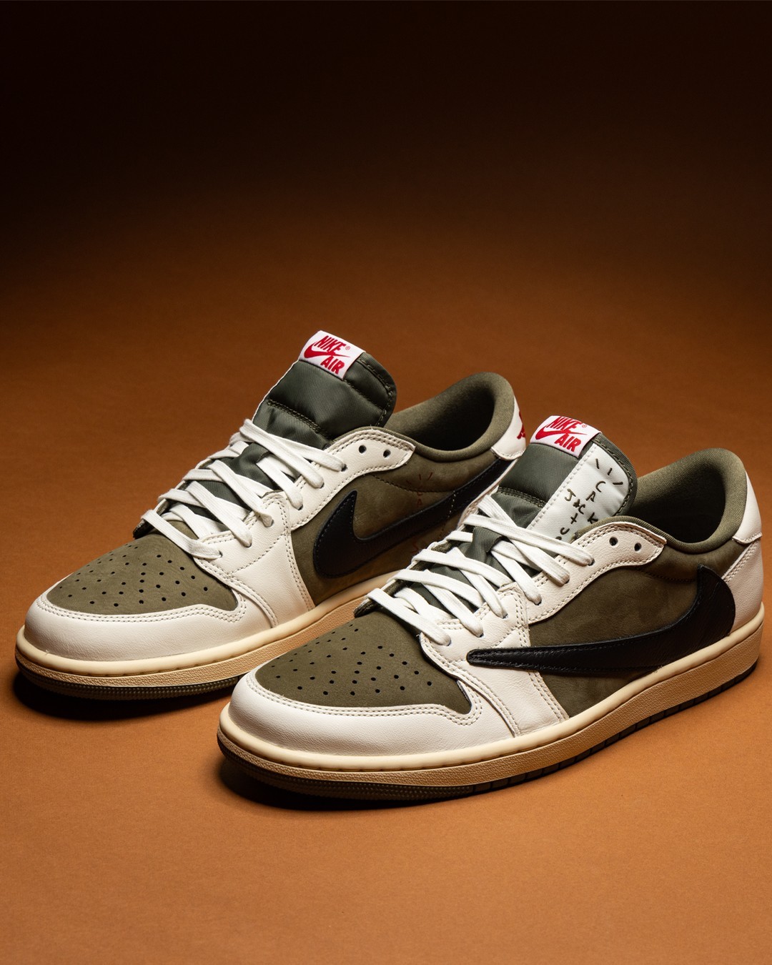 AJ1,Air Jordan 1,TS,DM7866-200 今早「倒钩 AJ1」中签了吗?现在这价了! AJ1,Air Jordan 1,TS,DM7866-200 今早「倒钩 AJ1」中签了吗?现在这价了!