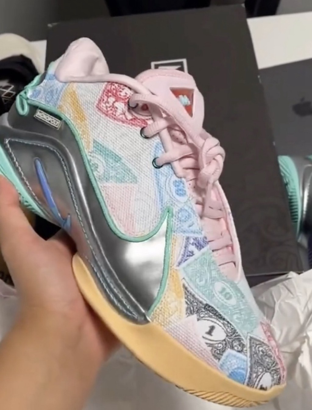 Nike,LeBron 22,Monopoly,FZ1099 LBJ22 新配色曝光!还是跨界联名款! Nike,LeBron 22,Monopoly,FZ1099 LBJ22 新配色曝光!还是跨界联名款!
