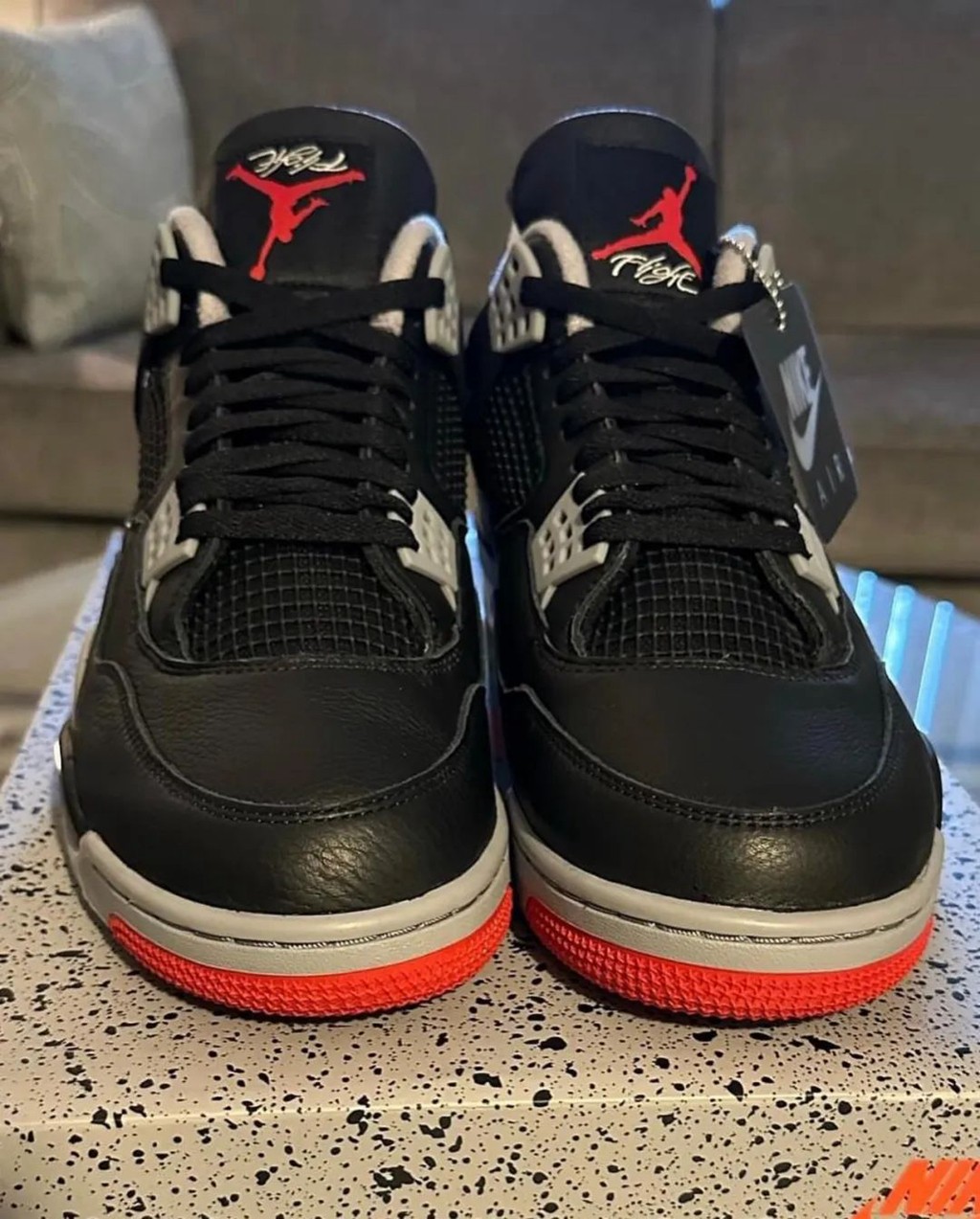 黑水泥,AJ,AJ3 离谱!网友刚买的「黑水泥 AJ3」里面居然有颗子弹! 黑水泥,AJ,AJ3 离谱!网友刚买的「黑水泥 AJ3」里面居然有颗子弹!