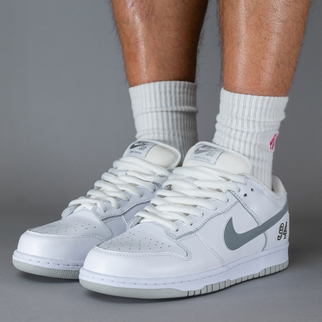 HQ8487-100,SB Dunk Low,Nike,Su Supreme x Nike 最新实物曝光!上脚你给几分? HQ8487-100,SB Dunk Low,Nike,Su Supreme x Nike 最新实物曝光!上脚你给几分?