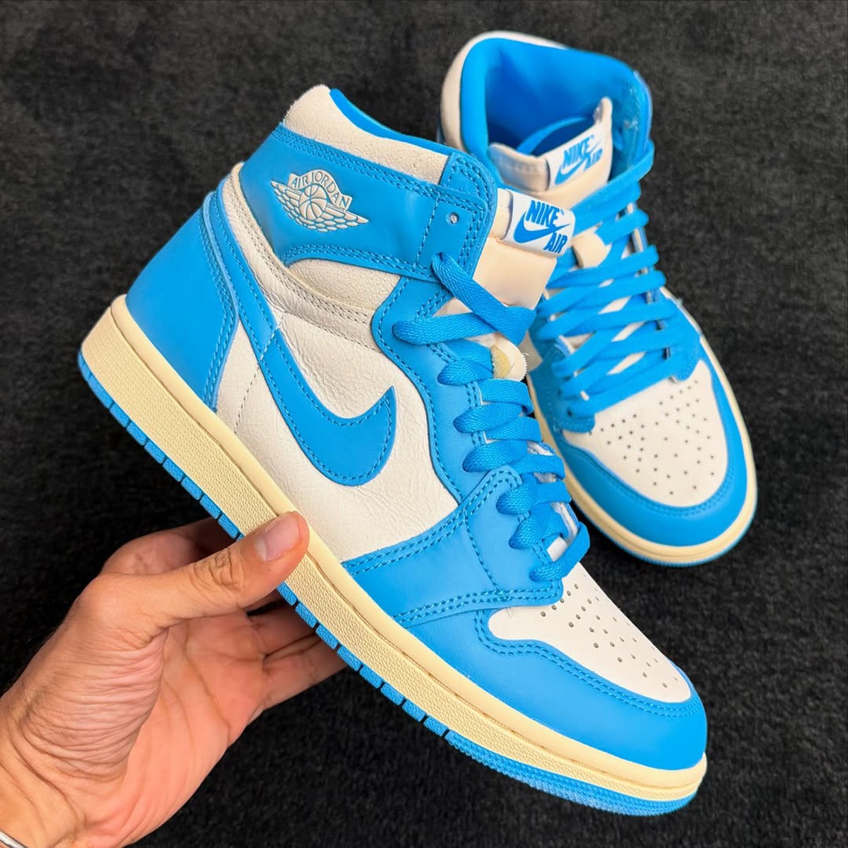 Air Jordan 1 High OG,AJ1,UNC R 重塑版「北卡 AJ1」 实物曝光!细节终于看清了! Air Jordan 1 High OG,AJ1,UNC R 重塑版「北卡 AJ1」 实物曝光!细节终于看清了!