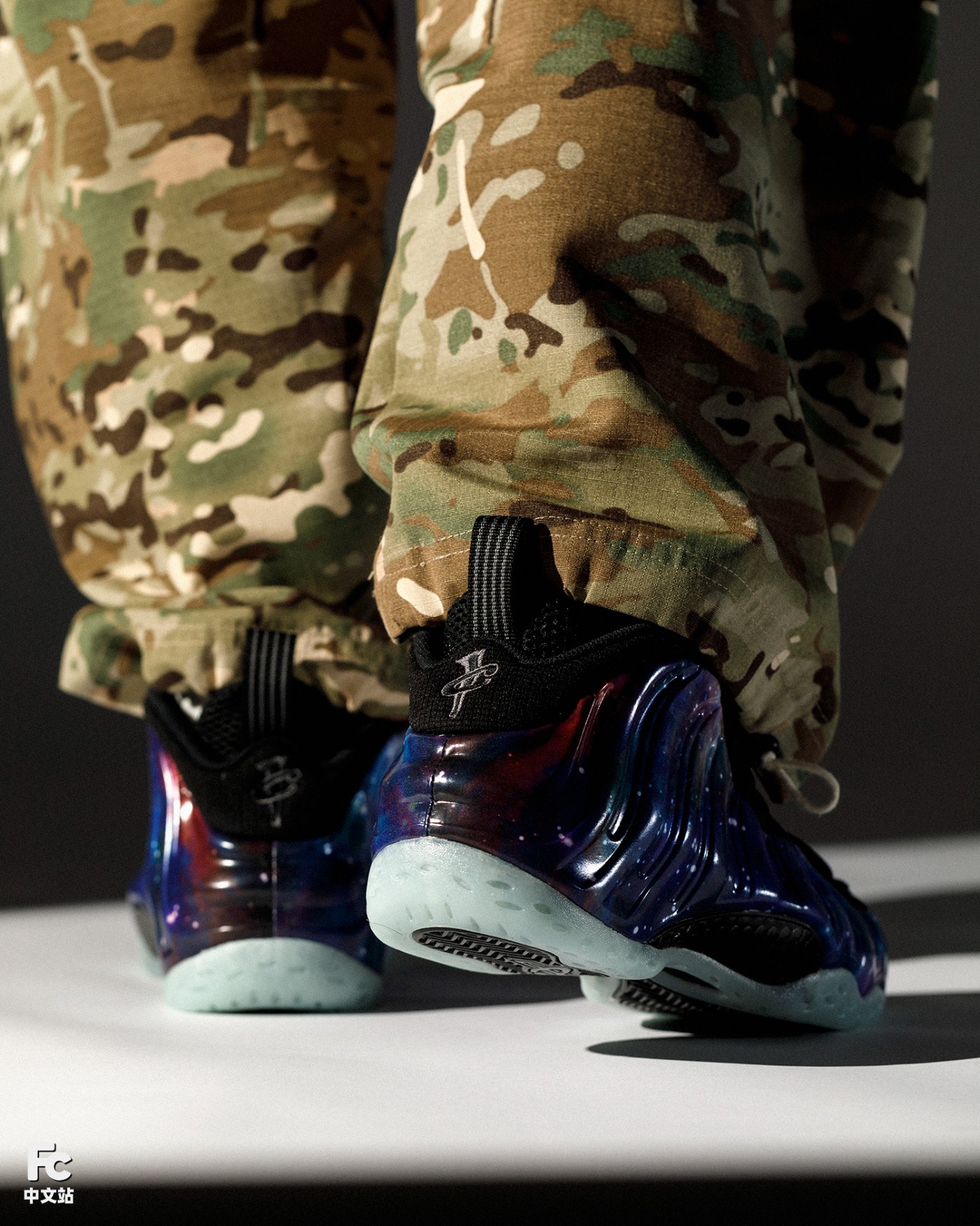 FQ4303-400,Foamposite One,银河喷, 「银河喷」今早发售你中了吗?目前市价是… FQ4303-400,Foamposite One,银河喷, 「银河喷」今早发售你中了吗?目前市价是…