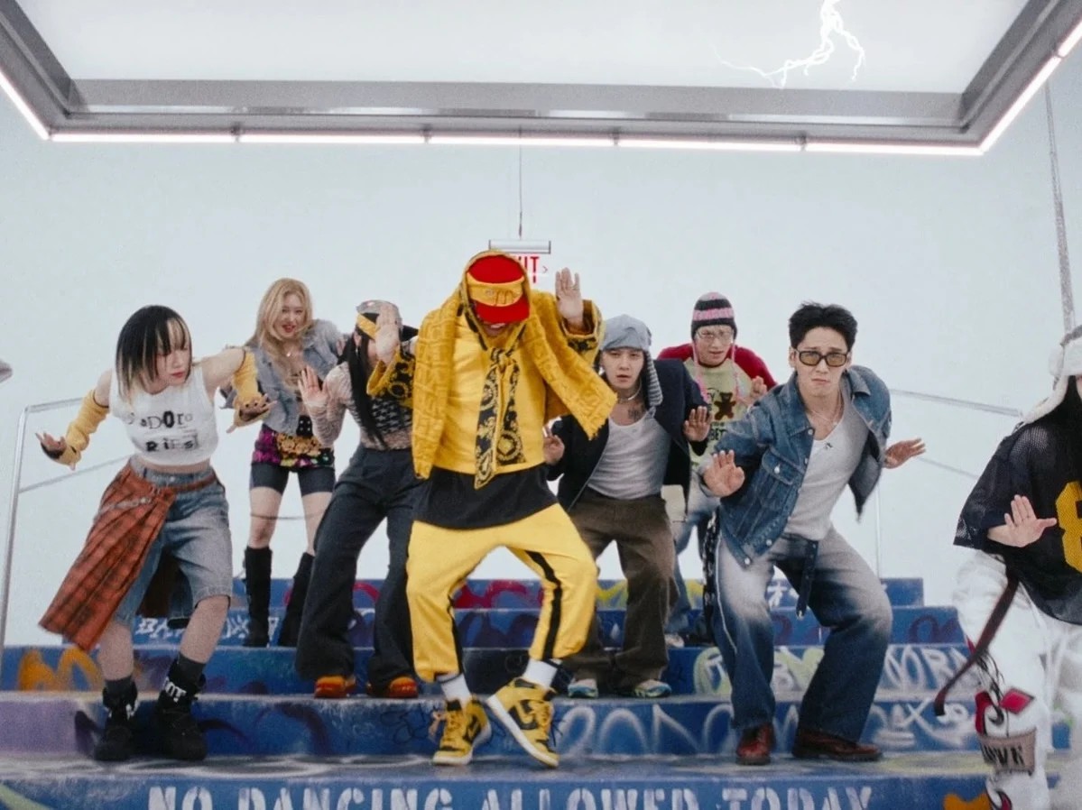 明星上脚 权志龙 MV 上脚!这双 Nike 要火了?! 明星上脚 权志龙 MV 上脚!这双 Nike 要火了?!