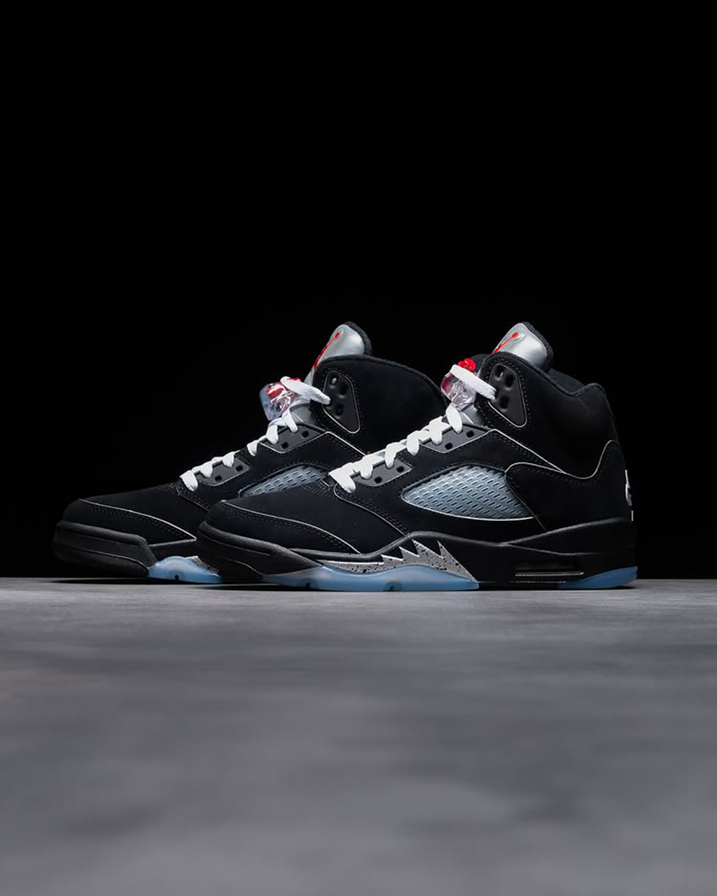 Air Jordan 5,Black Metallic Re 溢价不少!黑银 AJ5 国区补货! Air Jordan 5,Black Metallic Re 溢价不少!黑银 AJ5 国区补货!