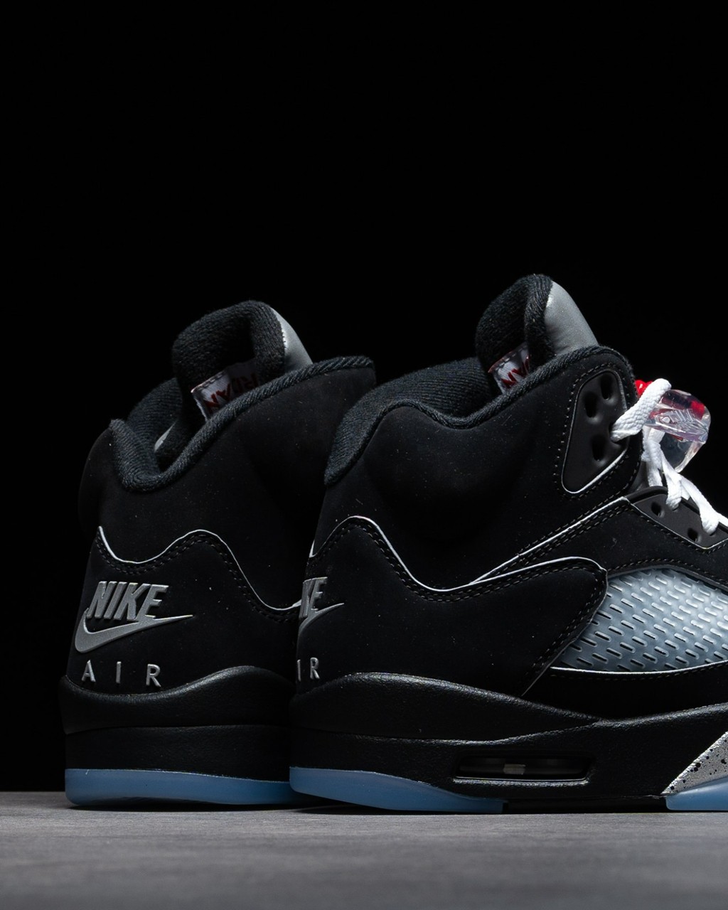 Air Jordan 5,Black Metallic Re 溢价不少!黑银 AJ5 国区补货! Air Jordan 5,Black Metallic Re 溢价不少!黑银 AJ5 国区补货!