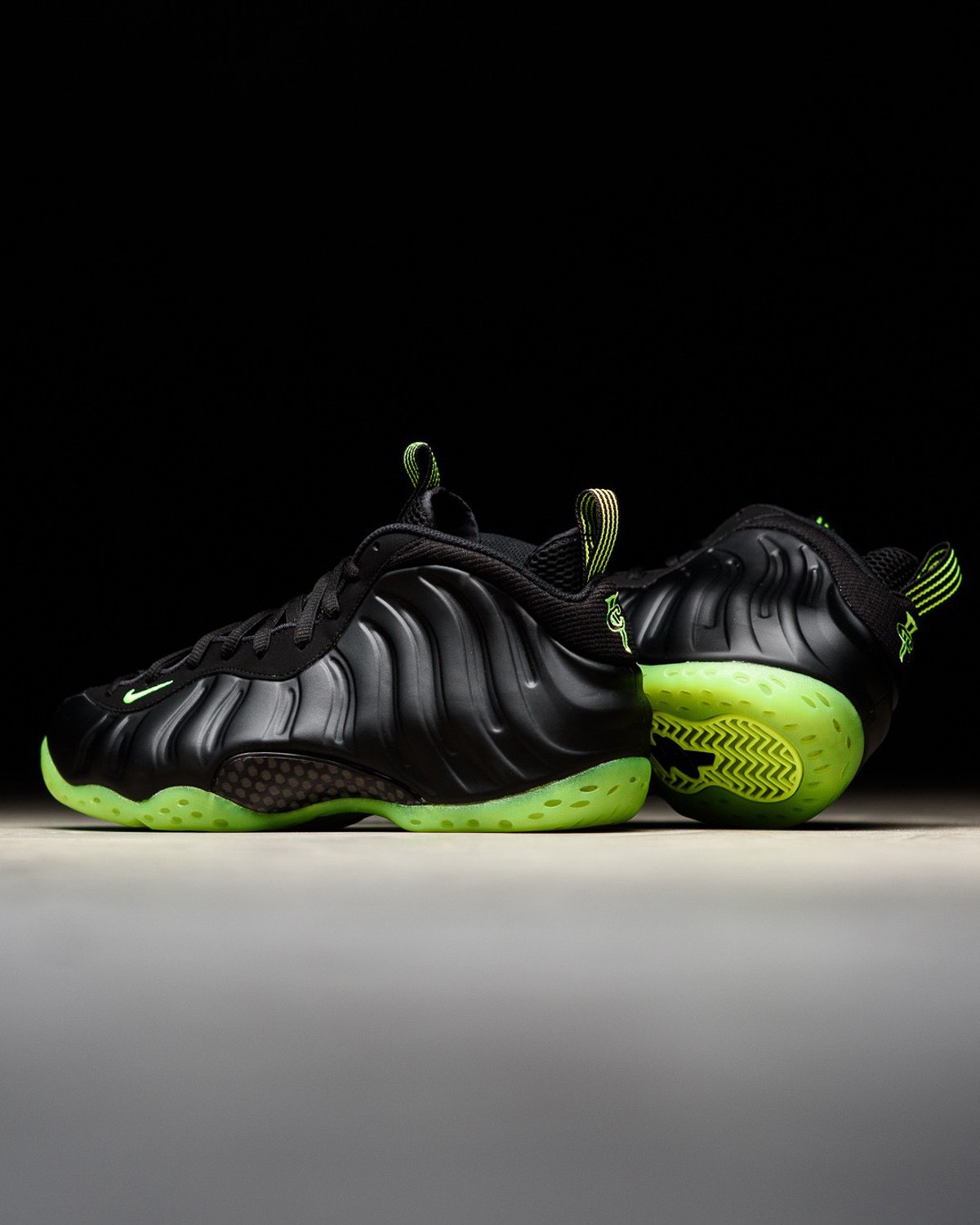 Nike,Air Foamposite One,Volt,H 市价不低!「黑绿喷」最新美图曝光! Nike,Air Foamposite One,Volt,H 市价不低!「黑绿喷」最新美图曝光!