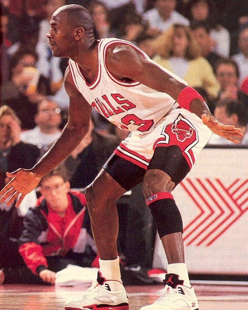 Air Jordan 5,AJ5,Fire Red,Blac 上次市价 3K+!苦等 12 年,这双极少复刻的「元年 AJ」终于回归! Air Jordan 5,AJ5,Fire Red,Blac 上次市价 3K+!苦等 12 年,这双极少复刻的「元年 AJ」终于回归!