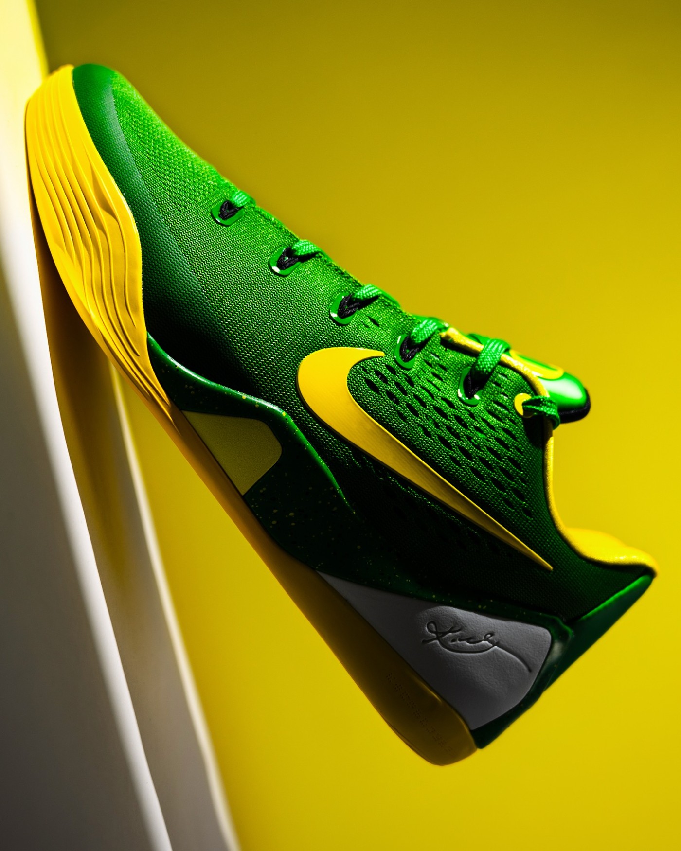 Kobe 9 EM,科比9代,Nike,俄勒冈 刚刚!科比战靴终于迎来这个配色!太有辨识度了! Kobe 9 EM,科比9代,Nike,俄勒冈 刚刚!科比战靴终于迎来这个配色!太有辨识度了!