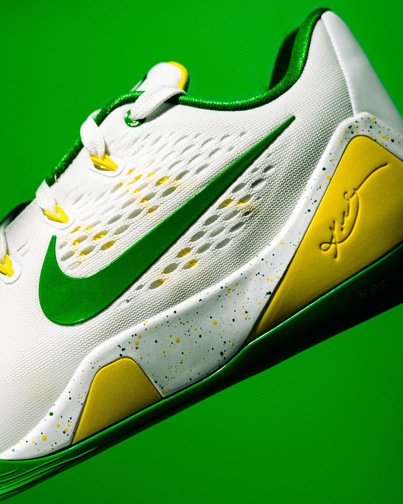 Kobe 9 EM,科比9代,Nike,俄勒冈 刚刚!科比战靴终于迎来这个配色!太有辨识度了! Kobe 9 EM,科比9代,Nike,俄勒冈 刚刚!科比战靴终于迎来这个配色!太有辨识度了!