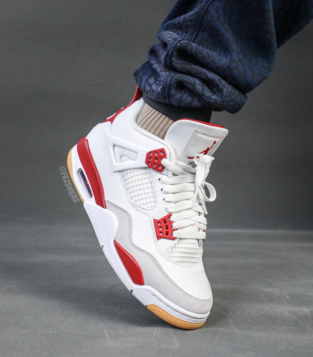 Nike SB,Air Jordan 4,AJ4 白红配色 Nike SB x AJ4 上脚真的帅!只可惜… Nike SB,Air Jordan 4,AJ4 白红配色 Nike SB x AJ4 上脚真的帅!只可惜…