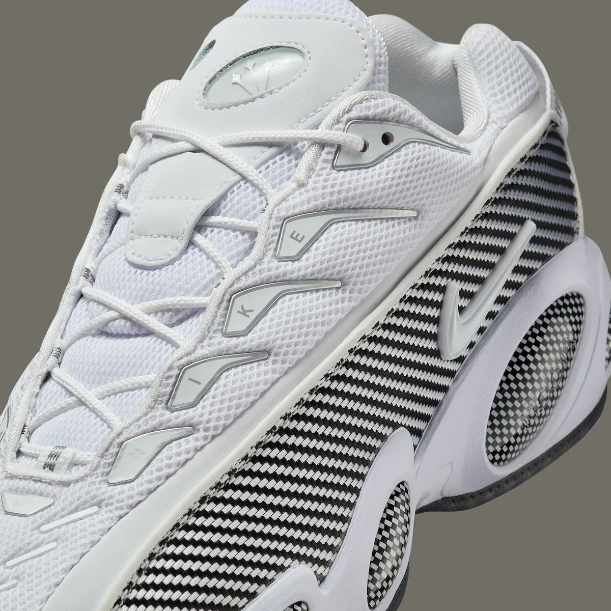 Nike,NOCTA Glide,DM0879-101 碳纤维大眼!这双 Drake x Nike 有新配色了! Nike,NOCTA Glide,DM0879-101 碳纤维大眼!这双 Drake x Nike 有新配色了!