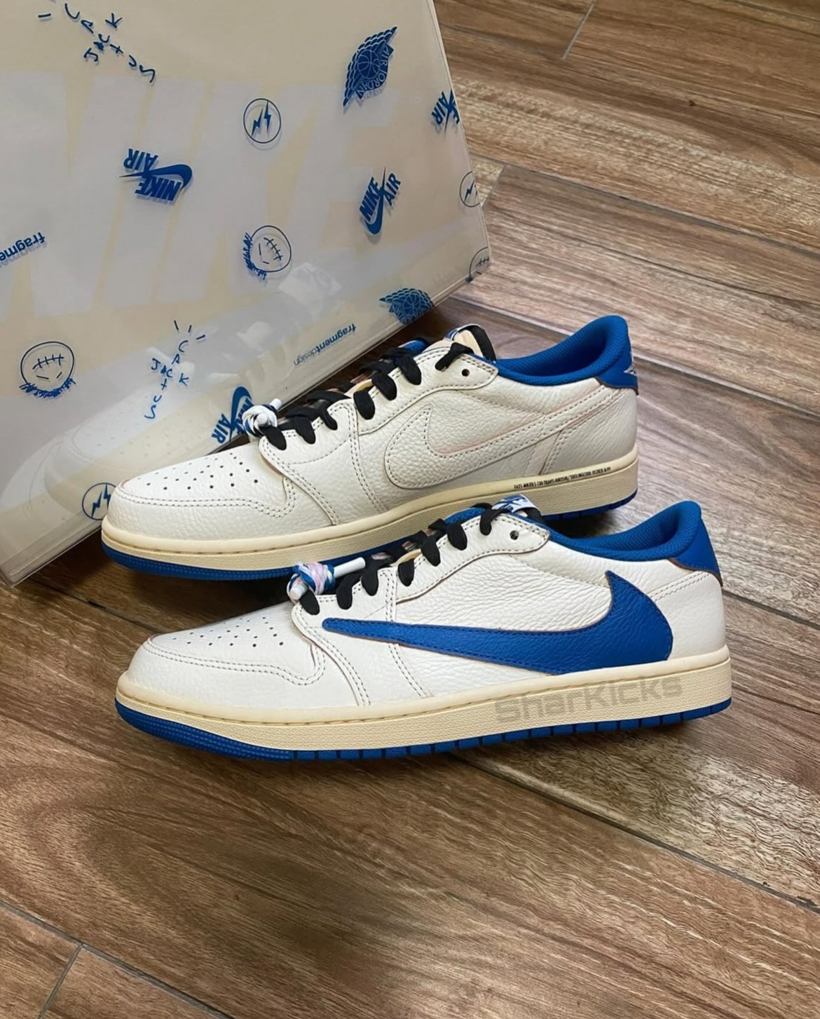 Air Jordan 1,DM7866-104,Travis 「闪电倒钩 2.0」鞋盒长这样!新图来了! Air Jordan 1,DM7866-104,Travis 「闪电倒钩 2.0」鞋盒长这样!新图来了!