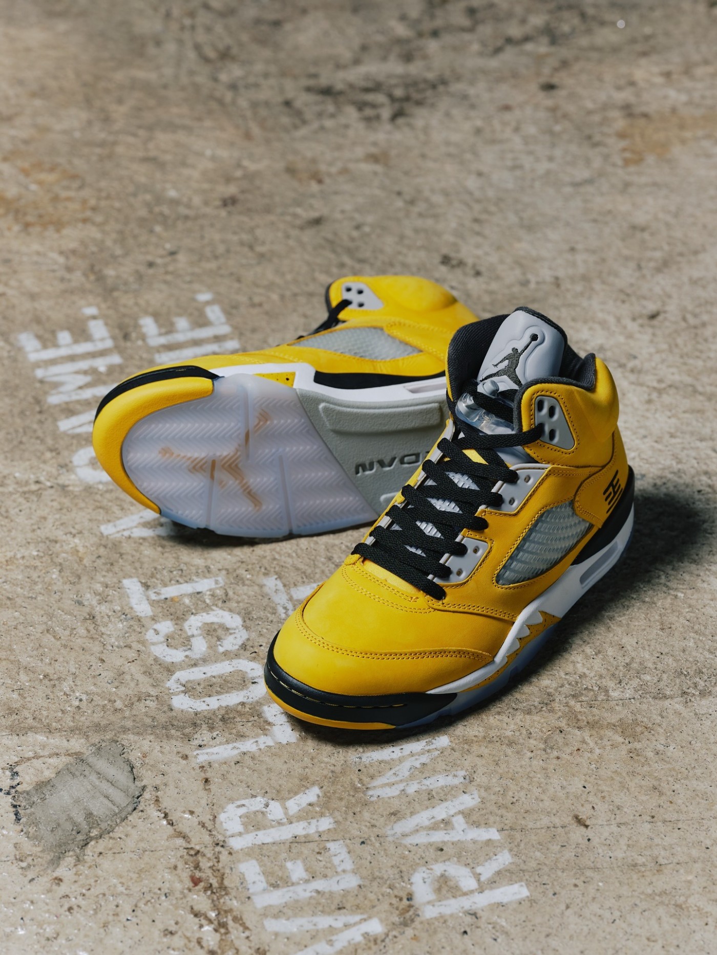 IO3372-700,AJ5,Air Jordan 5,东京 分多轮发售!AJ5「Tokyo」货量大小是... IO3372-700,AJ5,Air Jordan 5,东京 分多轮发售!AJ5「Tokyo」货量大小是...