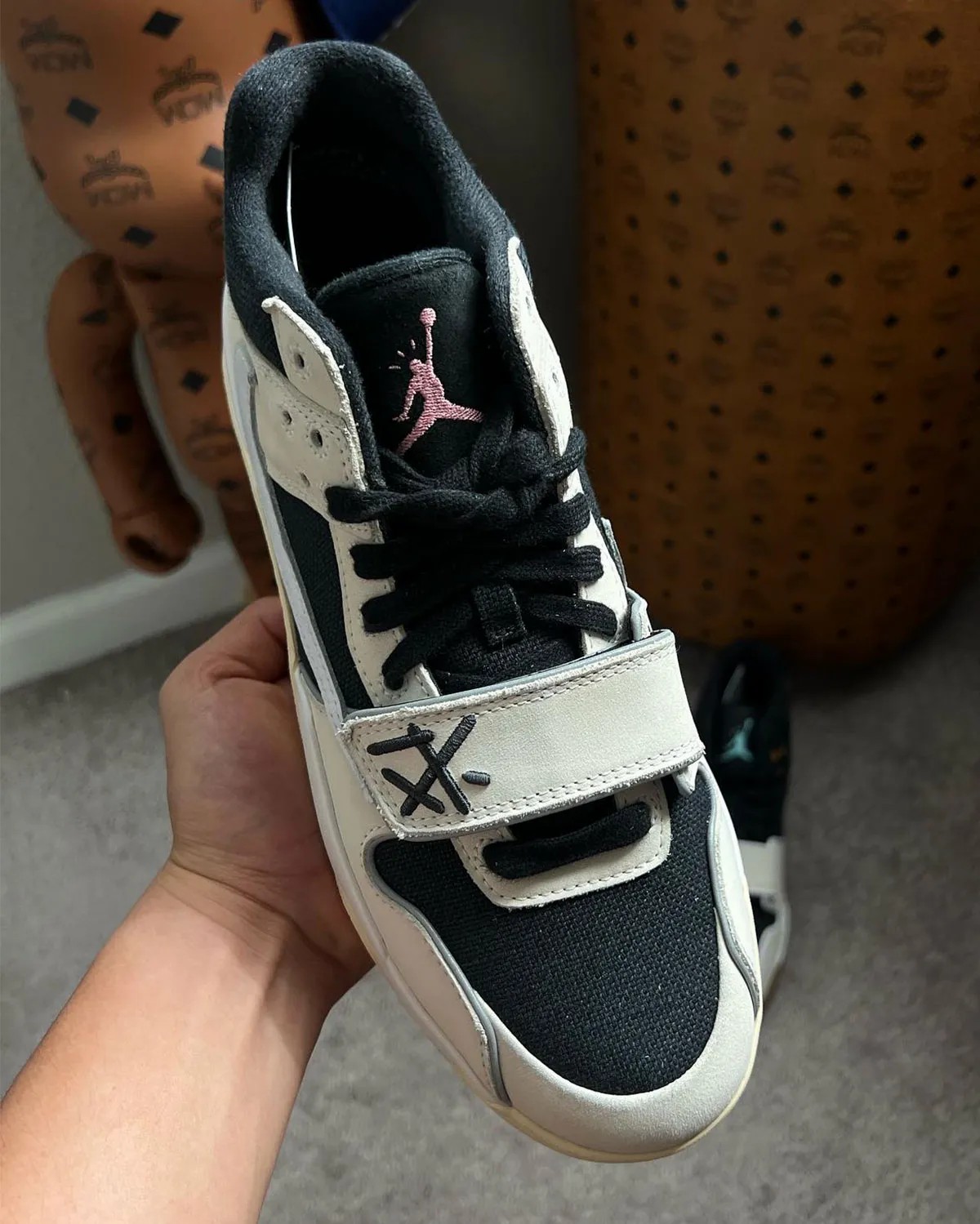Jumpman,Jordan,Travis Scott 首次曝光!TS 倒钩又有新配色! Jumpman,Jordan,Travis Scott 首次曝光!TS 倒钩又有新配色!