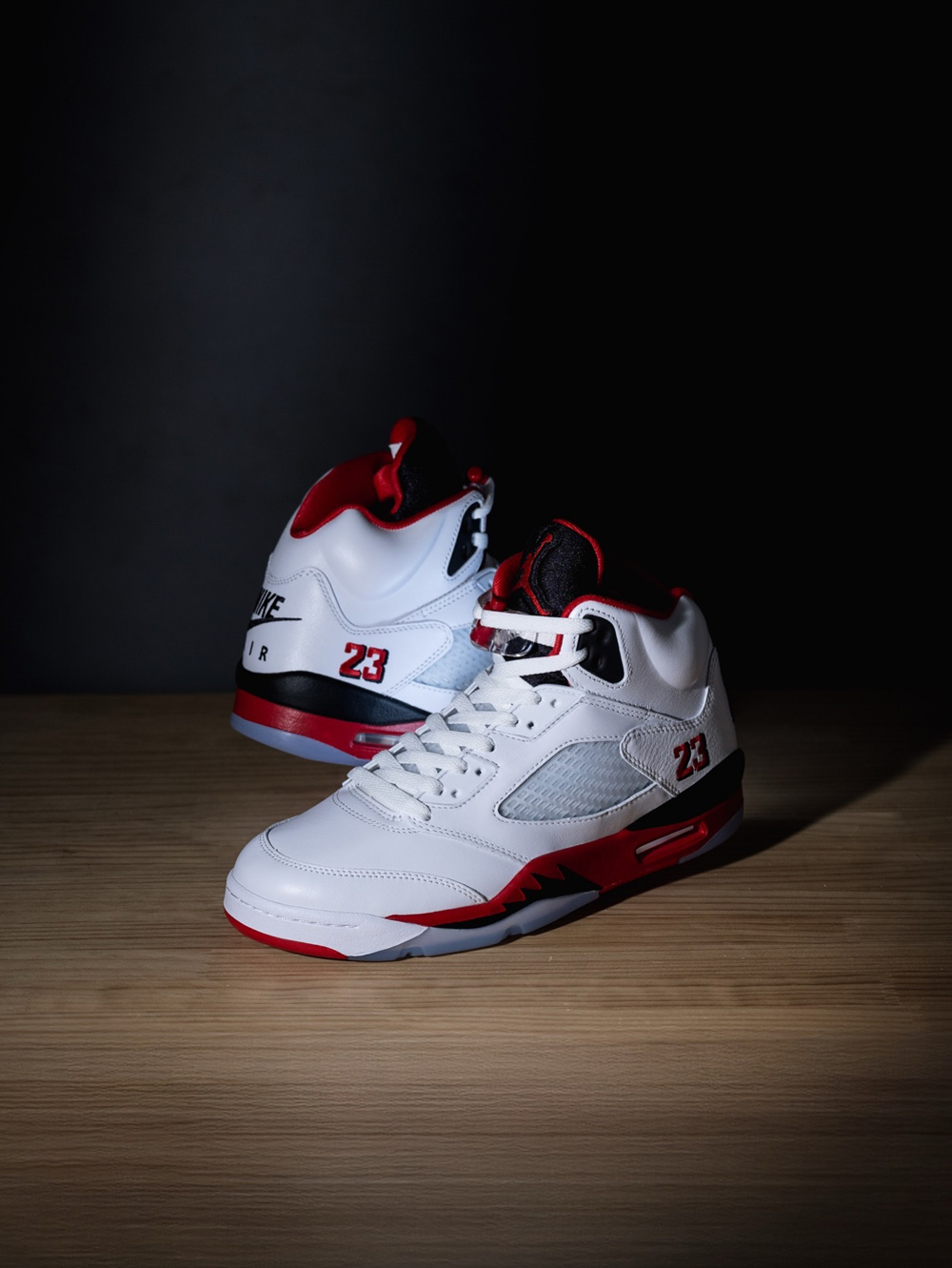 Air Jordan 5,AJ5,Fire Red,Blac 超经典「元年 AJ」国区上架!实物美图来啦! Air Jordan 5,AJ5,Fire Red,Blac 超经典「元年 AJ」国区上架!实物美图来啦!