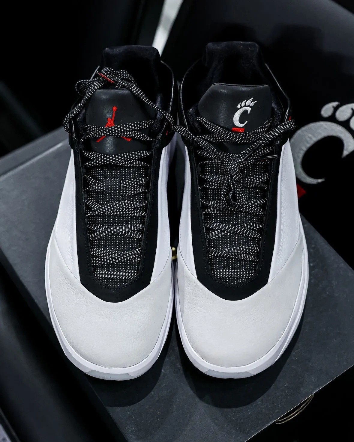 AJ40,Air Jordan 40  专属 PE!AJ40 带来「熊猫队」配色! AJ40,Air Jordan 40  专属 PE!AJ40 带来「熊猫队」配色!