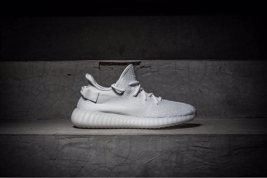 Yeezy 350 Boost V2,Yeezy 350 B 纯白配色 Yeezy 350 Boost V2 “Triple White” 美图近赏 Yeezy 350 Boost V2,Yeezy 350 B 纯白配色 Yeezy 350 Boost V2 “Triple White” 美图近赏