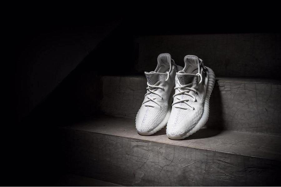 Yeezy 350 Boost V2,Yeezy 350 B 纯白配色 Yeezy 350 Boost V2 “Triple White” 美图近赏 Yeezy 350 Boost V2,Yeezy 350 B 纯白配色 Yeezy 350 Boost V2 “Triple White” 美图近赏