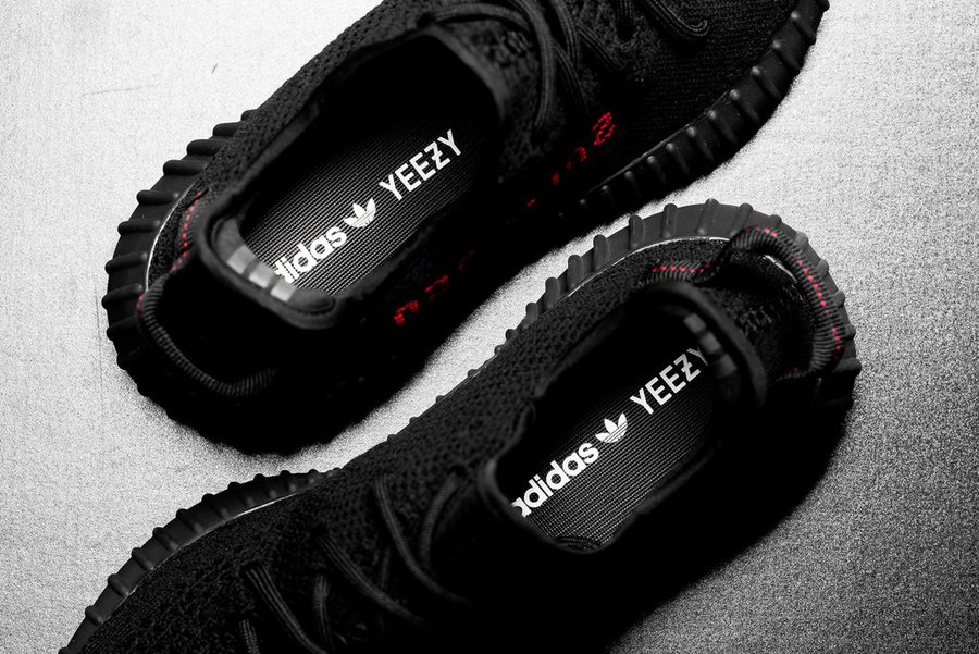 CP9652,Yeezy 350 Boost V2,Yeez CP9652 性价比提升?黑红 Yeezy 350 Boost V2 市价普遍低于 ¥4000 CP9652,Yeezy 350 Boost V2,Yeez CP9652 性价比提升?黑红 Yeezy 350 Boost V2 市价普遍低于 ¥4000