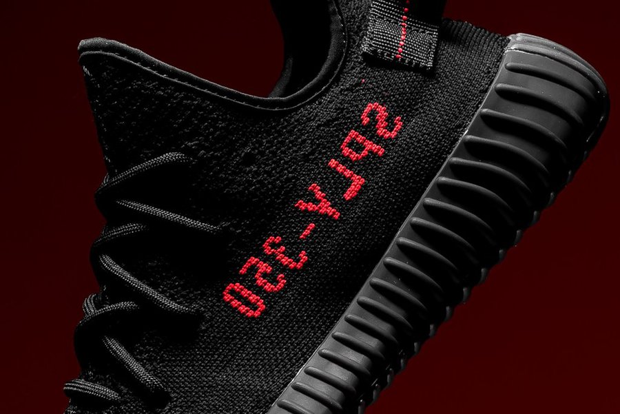 CP9652,Yeezy 350 Boost V2,Yeez CP9652 性价比提升?黑红 Yeezy 350 Boost V2 市价普遍低于 ¥4000 CP9652,Yeezy 350 Boost V2,Yeez CP9652 性价比提升?黑红 Yeezy 350 Boost V2 市价普遍低于 ¥4000