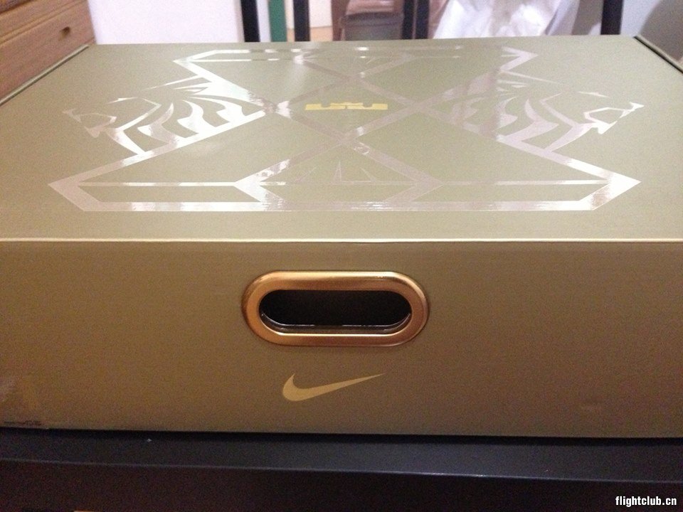 lebron  网友实拍 LEBRON CELEBRATION PACK 詹姆斯2013冠军套装
