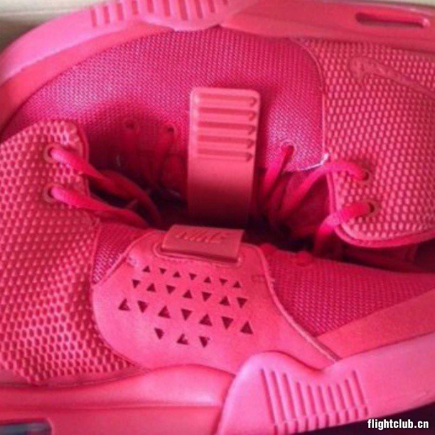 Nike Air Yeezy 2  Nike Air Yeezy 2 ＂Red October＂ Sample 版曝光